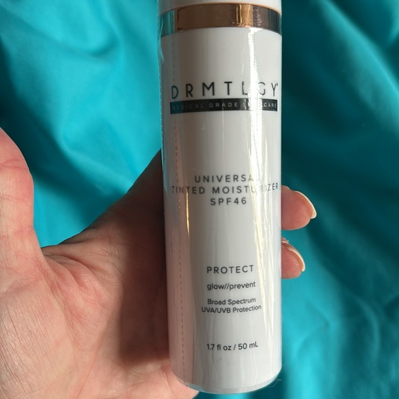 DRMTLGY Universal Tinted Moisturizer SPF 46 - Picture 3 of 5